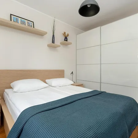One Bedroom Nadodrze With Free Garage By Renters Apartment *