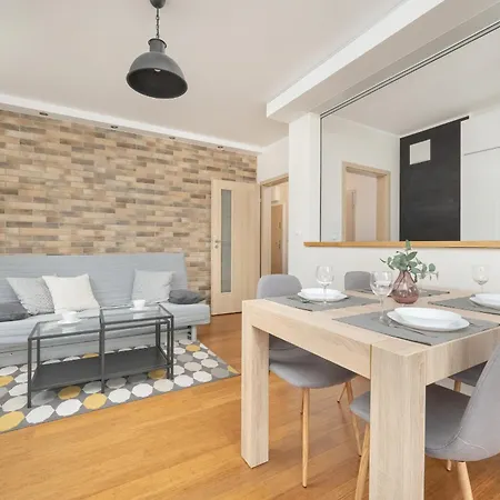 One Bedroom Nadodrze With Free Garage By Renters Apartman